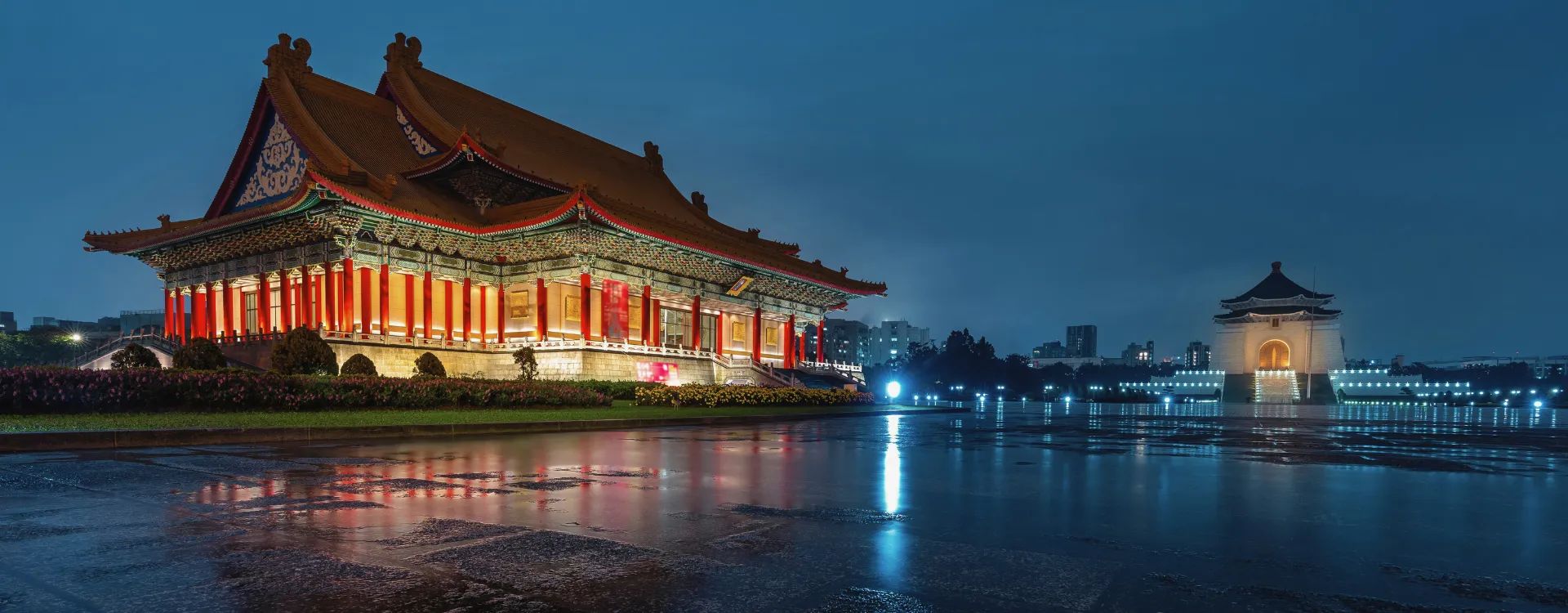 Nighttime at Taiwanese temple, Luxury holidays to Taiwan