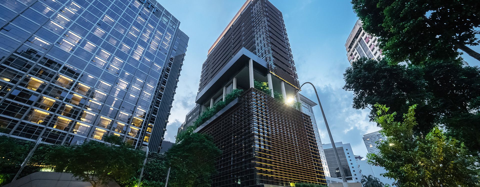 COMO Metro Singapore_Exterior by the night