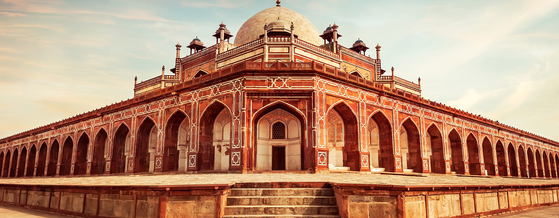 resting place of the Mughal Emperor Humayun in Delhi, India. It is a UNESCO World Heritage site