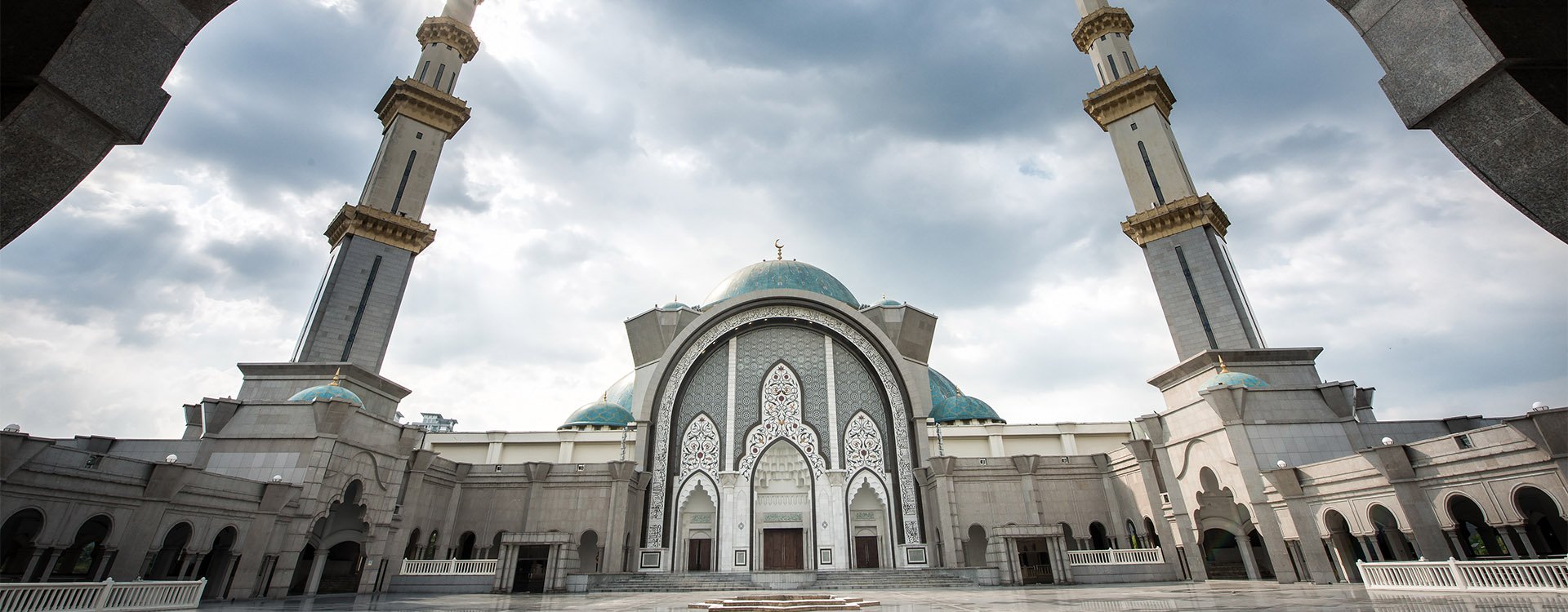 Entrance of mosque Masjid Wilayah Persekutuan in Kuala Lumpur, Malaysia
