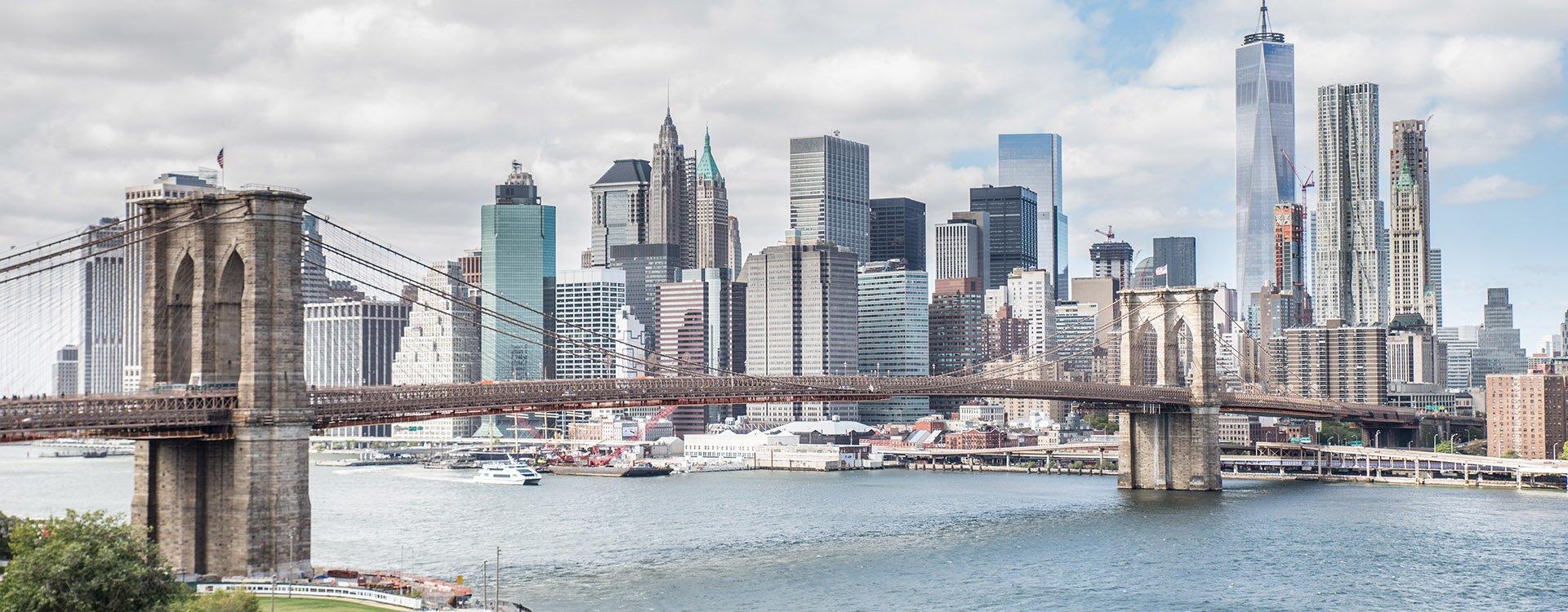 View of Brooklyn Bridge and Manhattan skyline - New York City