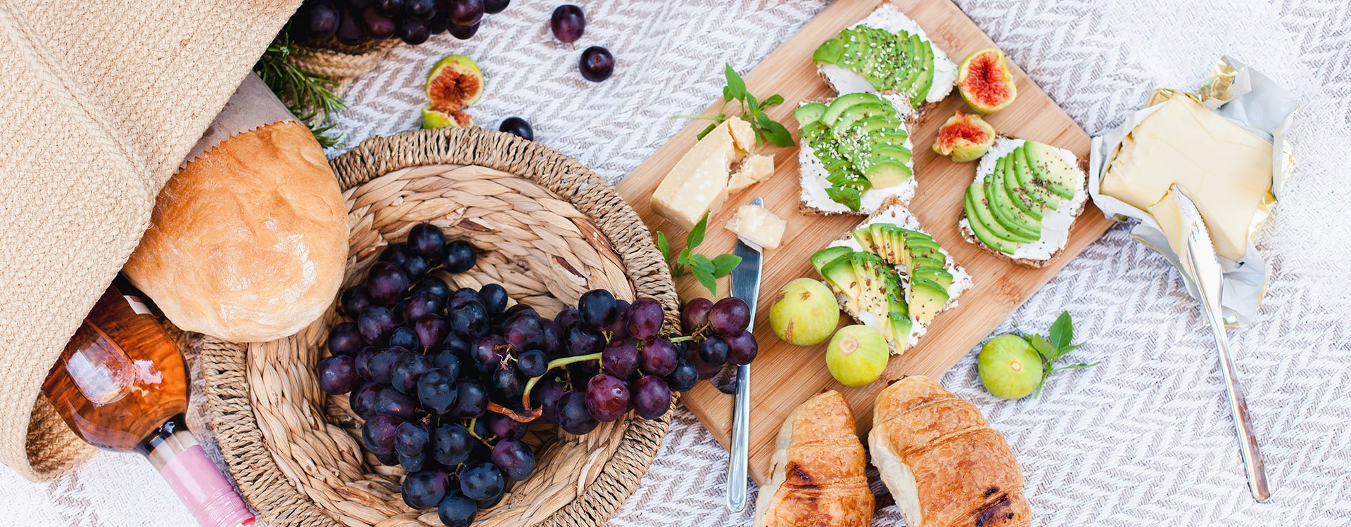 Australia-picnic-wine