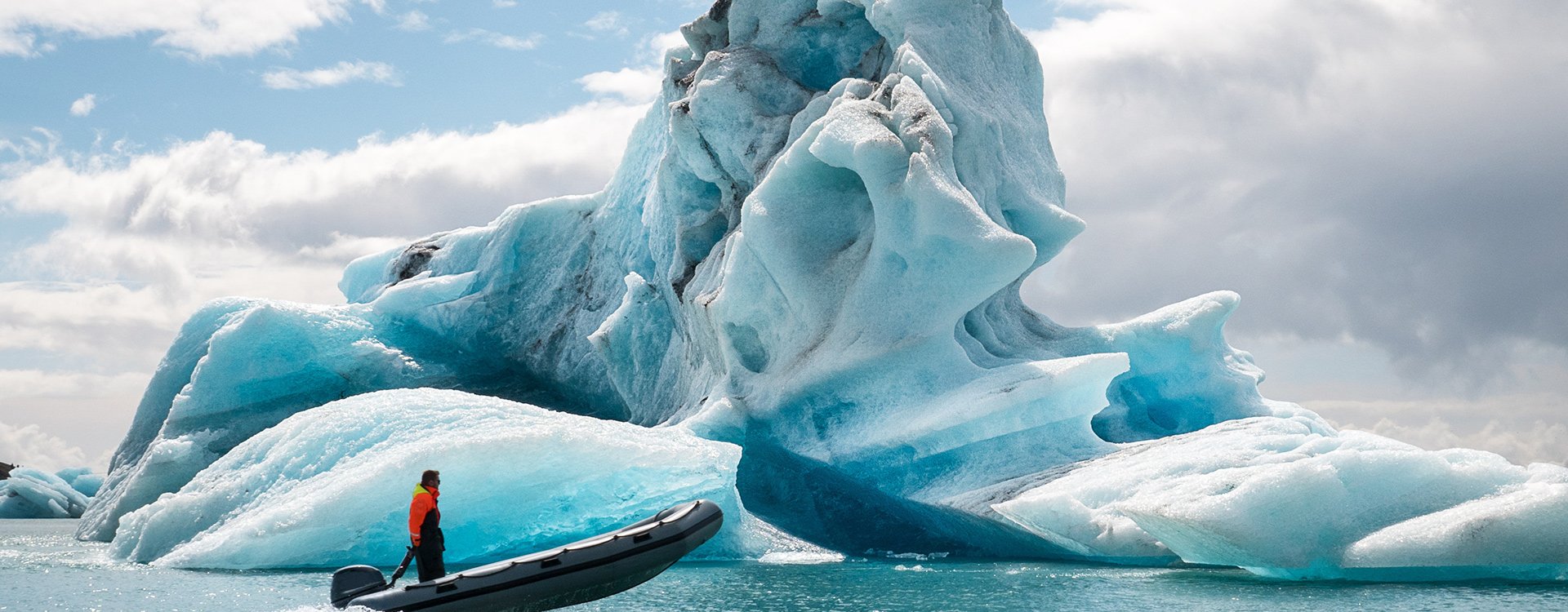 Antarctica_Boat passing the iceberg