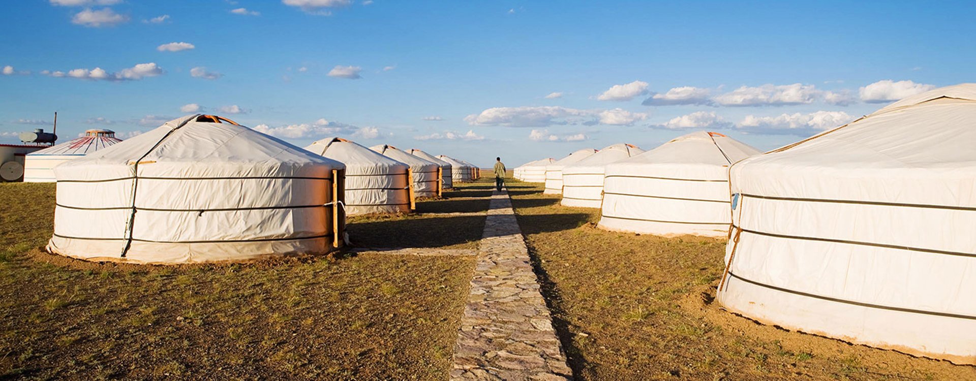 Gobi-Erdene-Ger-Camp_Ext-Building1