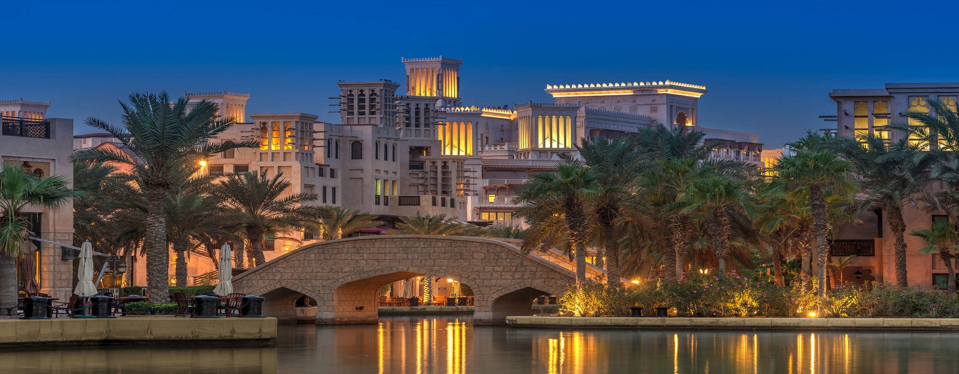 Madinat Jumeirah Al Qasr_Exterior View in the night