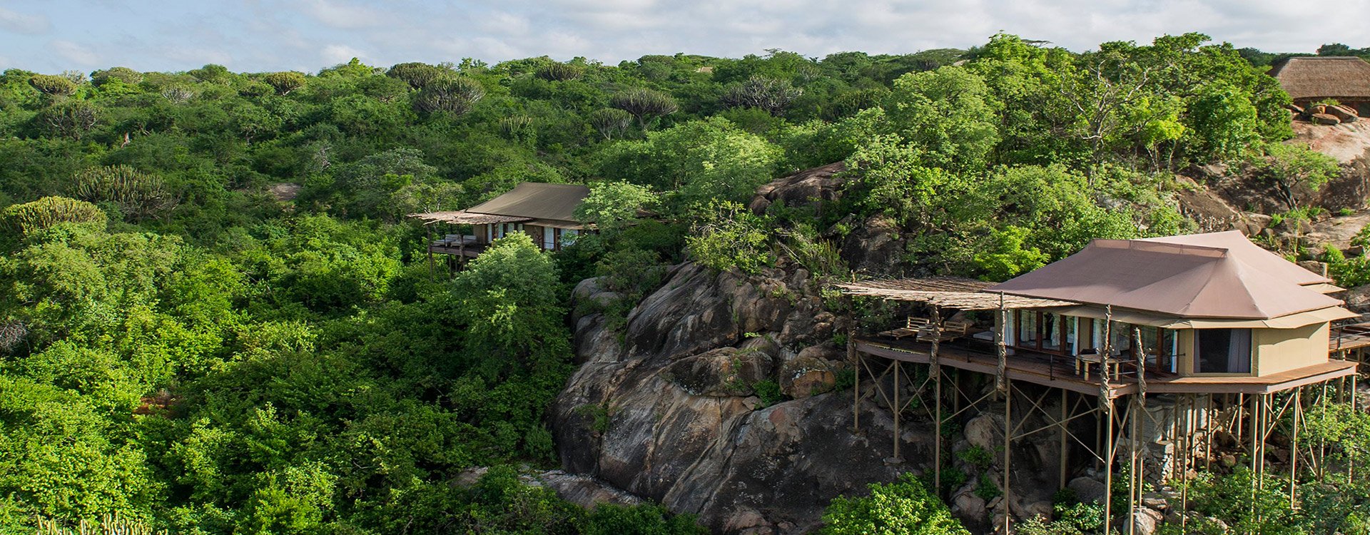 Mwiba-Lodge_Exterior-View_Rock