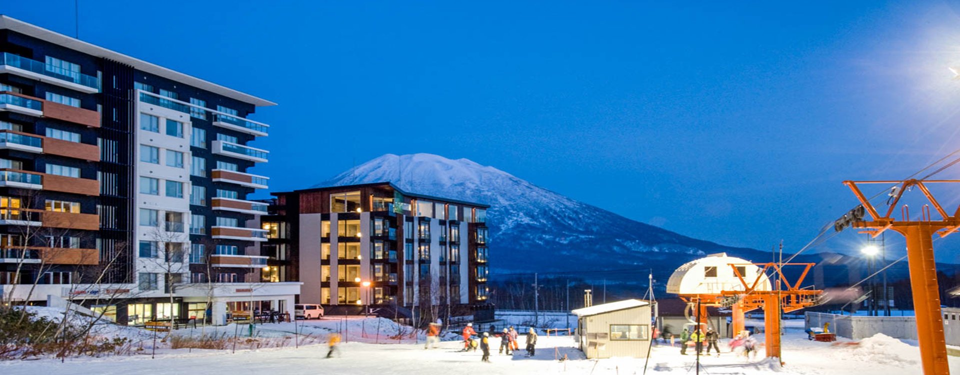 The-Vale-Niseko_Exterior-Mountain-View