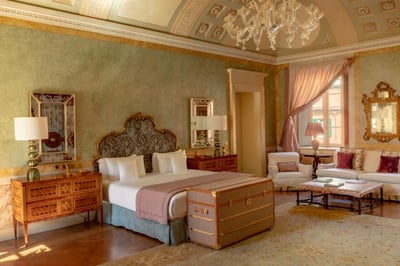 junior suite in the villa at passalacqua