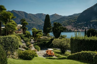 vew of lake como and mountains