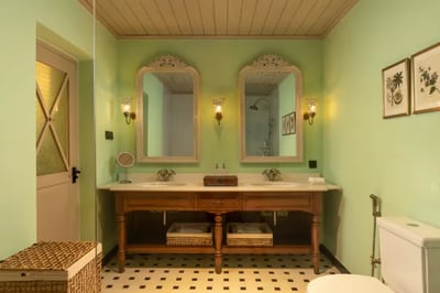 Planters Suite bathroom at Uga Halloowella Sri Lanka