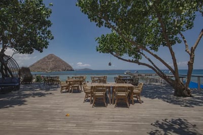 Outdoor dining Plataran Komodo Resort & Spa