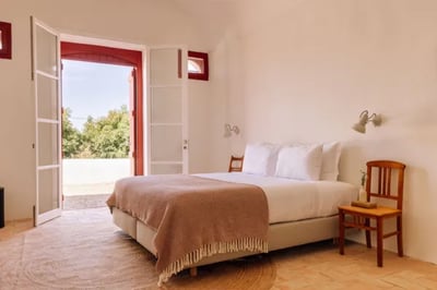 cosy converted farm house hotel bedroom