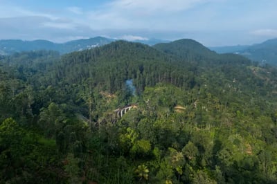 Nine Arches Bridge views Uga Ghiri, Ella, Sri Lanka