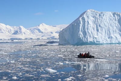 Excursion Magellan Explorer Luxury Arctic Expedition