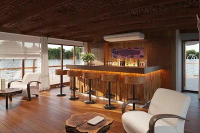chic bar on the Delfin I river cruise