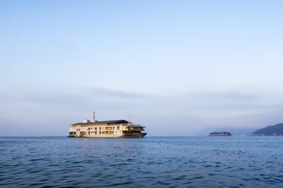 Floating Inn Guntû