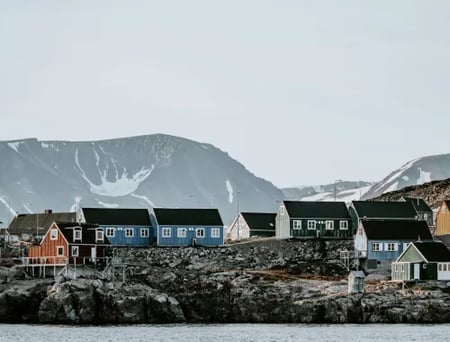9 Total solar eclipse spotted over islands in the Arctic