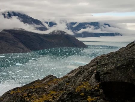 6 Total solar eclipse spotted over islands in the Arctic