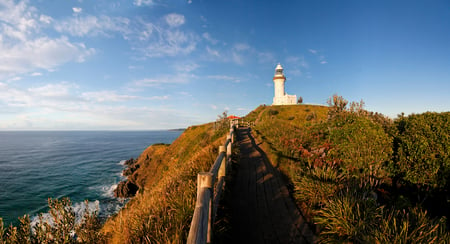 2 Tallow Beach in Byron Bay. The Pacific Ocean and golden sand surrounded Arakwai National Park