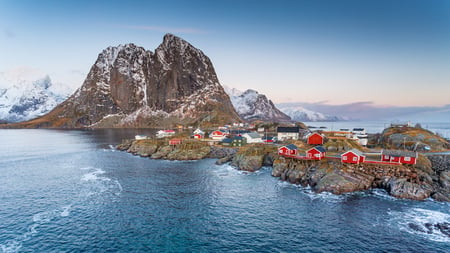 5 Aurora borealis over Hamnoy in Norway