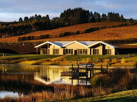 4 Mountain Cradlle National Park in Tasmania. Mirror reflections in peaceful still waters of lake Dove