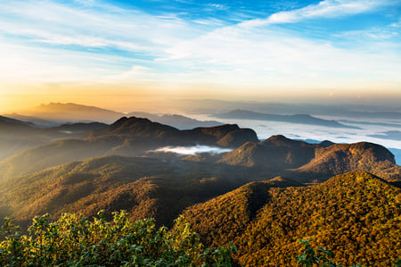 6 A bench with a view of the beautiful mountain valley at dawn. Ella, Sri Lanka