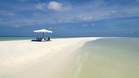 8 Tropical blue lagoon and mountain islands, El Nido, Palawan, Philippines, Southeast Asia