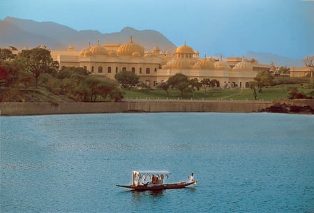 9 Jaigarh Fort Rajasthan with view of Jaipur city scape and Maota lake
