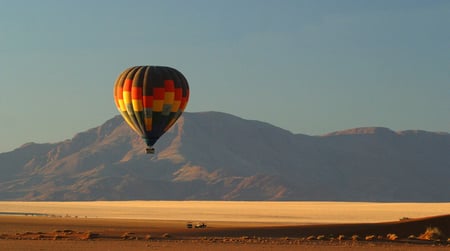 3 The Namib-Naukluft at sunset. Namibia, South Africa. 