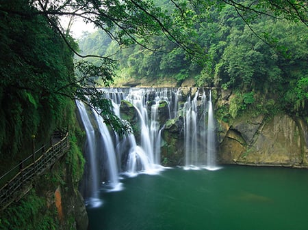 3 Nighttime at Taiwanese temple, Luxury holidays to Taiwan