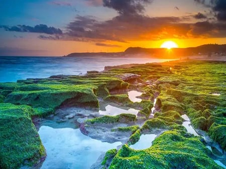 9 Nighttime at Taiwanese temple, Luxury holidays to Taiwan