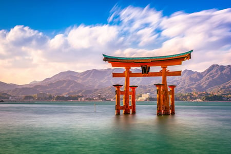 6 Red Torii gates in Fushimi Inari Shrine, Kyoto, Japan