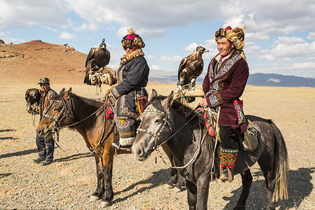 3 Mongolia_Hunting with Eagle