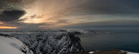 8 Aurora borealis over Hamnoy in Norway