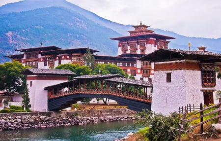 4 Two buddhist monks at Punakha Dzong, Bhutan