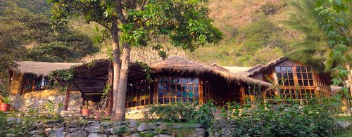Andes_Lucma-Lodge_Exterior-Building