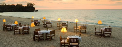 Anjajavy-Le-Lodge_EXT-Sunset-Dinner