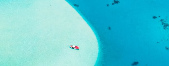  ? Small red and white boat in the turquoise waters of the Maldives 