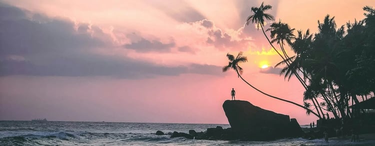 ? Sunset at Mihiripenna Beach in Unawatuna, Sri Lanka 