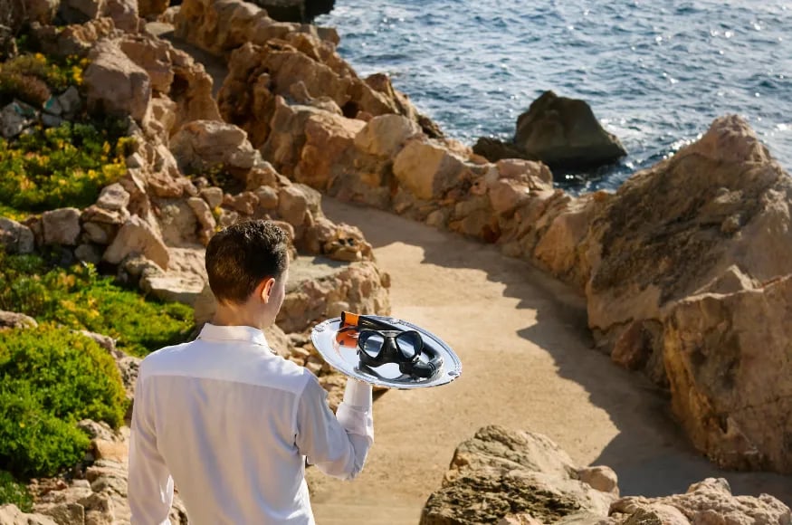 Waiter at Zannier ile de Bendor