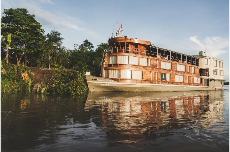 Delfin luxury cruise in the Peruvian Amazon