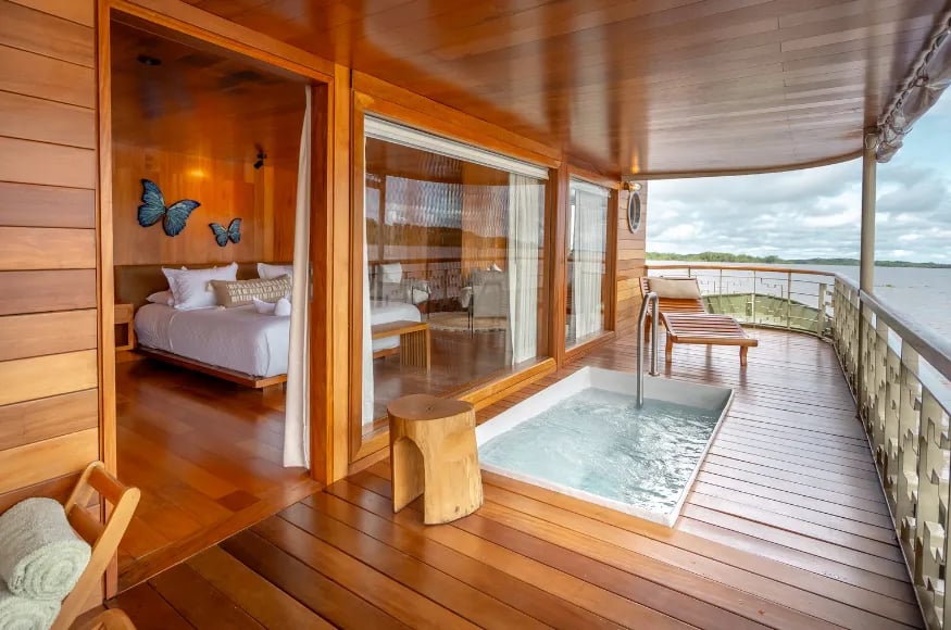 Delfin I Cabin with outdoor jacuzzi