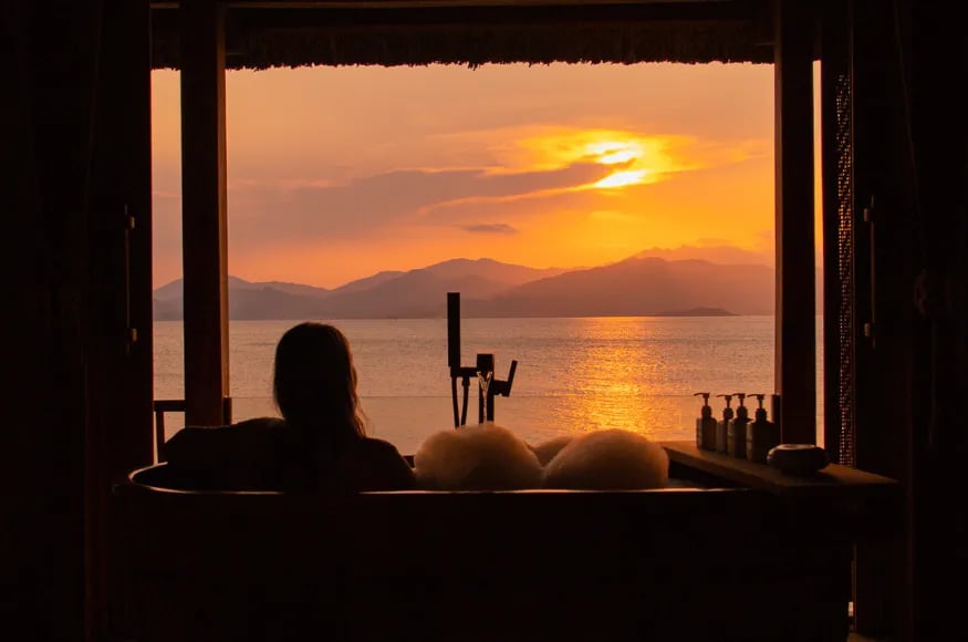 Sunset bath at Six Senses ninh Van Bay