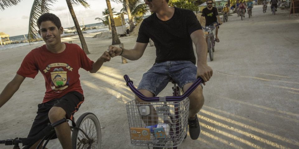 Belize Caye Caulker Bike with Purpose Tour Guide Matthew Male Traveller - Oana Dragan 2016 - IMG0M4A0854 Lg RGB